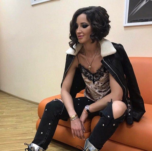 Ольга Бузова показала стройную фигуру Ольга Бузова показала стройную фигуру