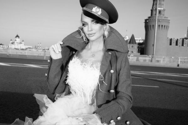 Елена Галицына сделала яркие фото Анастасии Волочковой около стен Кремля