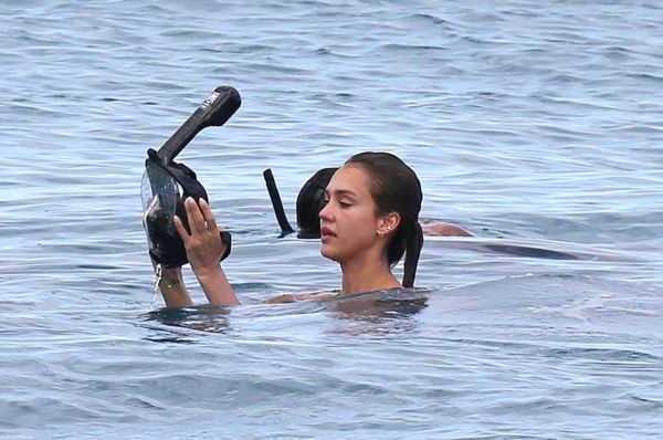 Джессика Альба отдохнула на Гавайях под вспышки фотокамер Джессика Альба отдохнула на Гавайях под вспышки фотокамер