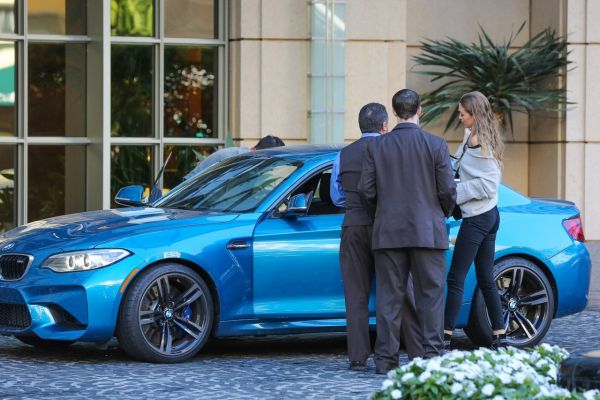 Хорошо быть красивой и знаменитой: Джиджи Хадид подарили новенький BMW Хорошо быть красивой и знаменитой: Джиджи Хадид подарили новенький BMW