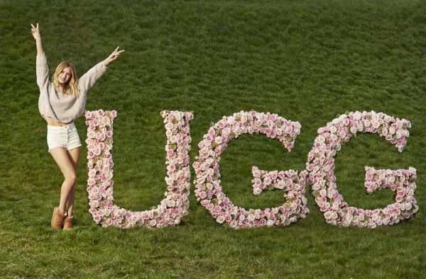 Рози Хантингтон-Уайтли позирует для рекламной кампании Ugg Рози Хантингтон-Уайтли позирует для рекламной кампании Ugg
