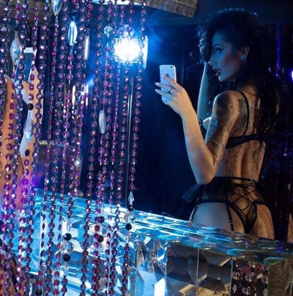 эффектных фотографий тела звезды Soho Rooms Саши Кабаевой эффектных фотографий тела звезды Soho Rooms Саши Кабаевой