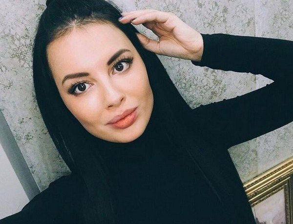 Нелли Ермолаева снова перекрасила волосы Нелли Ермолаева снова перекрасила волосы