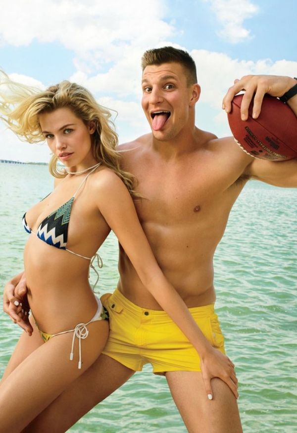 Хейли Клаусон и Роб Гронковски в задорном фотосете для GQ Magazine Хейли Клаусон и Роб Гронковски в задорном фотосете для GQ Magazine