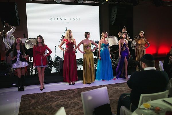 Титулованные королевы красоты на показе ALINA ASSI Титулованные королевы красоты на показе ALINA ASSI