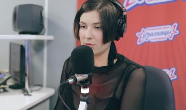 MARUV приехала на радио с мужем и ответила на вопросы о личной жизни, сексе с девочкой и нежелании ехать на Евровидение