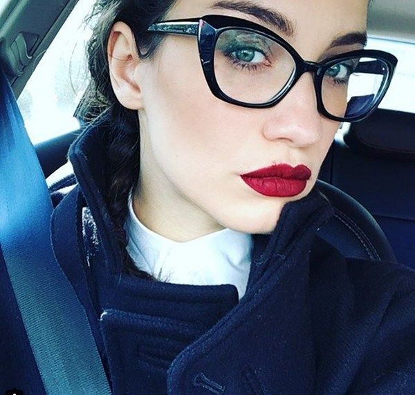 Виктория Дайнеко едва не оказалась под колесами авто Виктория Дайнеко едва не оказалась под колесами авто