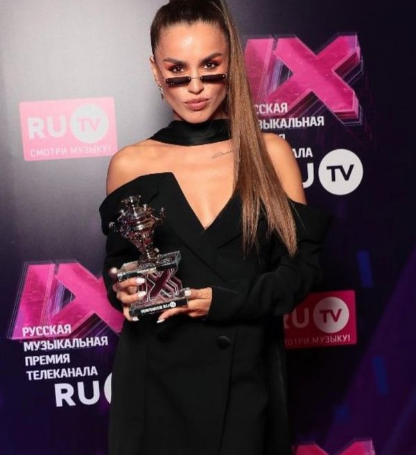 Певица Zivert (Юлия Зиверт) победила в номинации Мощный Старт на премии Ru.Tv