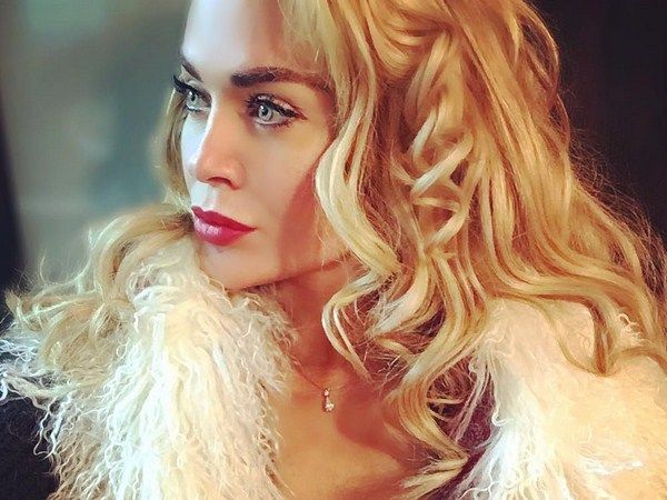 Таня Терешина показала всем свои торчащие соски Таня Терешина показала всем свои торчащие соски