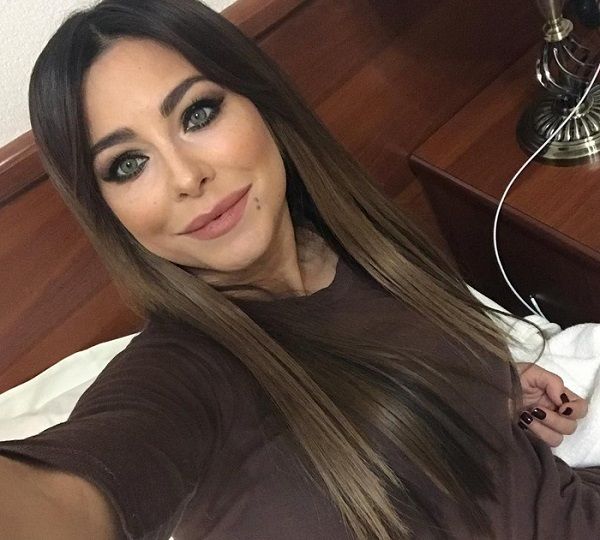 На Ани Лорак напал сумасшедший фанат (видео) На Ани Лорак напал сумасшедший фанат (видео)