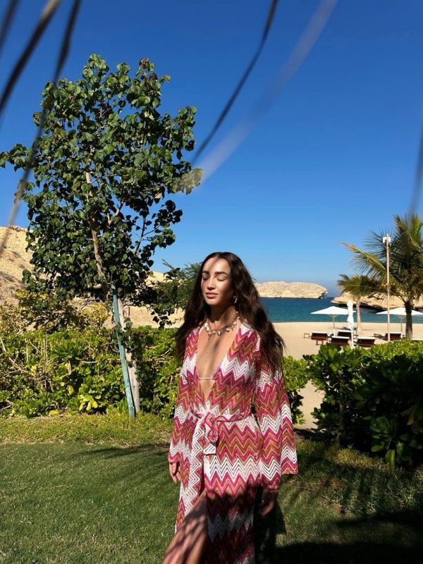 Ольга Бузова разместила сразу две пляжные фотосессии во время отдыха в ОАЭ
