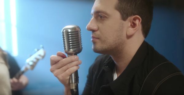 Певец Саша Махов презентова видео на песню Музыка дождливого дня Певец Саша Махов презентова видео на песню Музыка дождливого дня