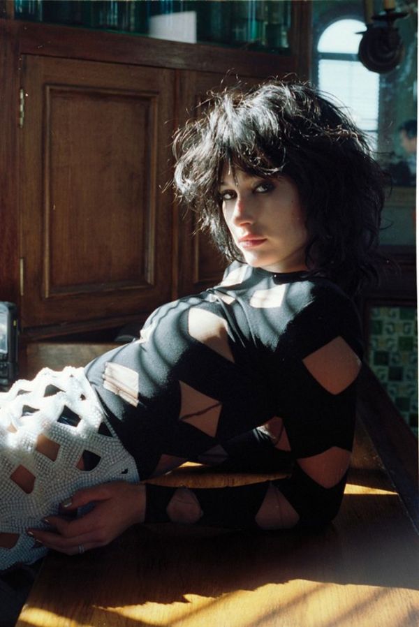 Хейли Болдуин сменила цвет волос для фотосета в Paper Magazine Хейли Болдуин сменила цвет волос для фотосета в Paper Magazine