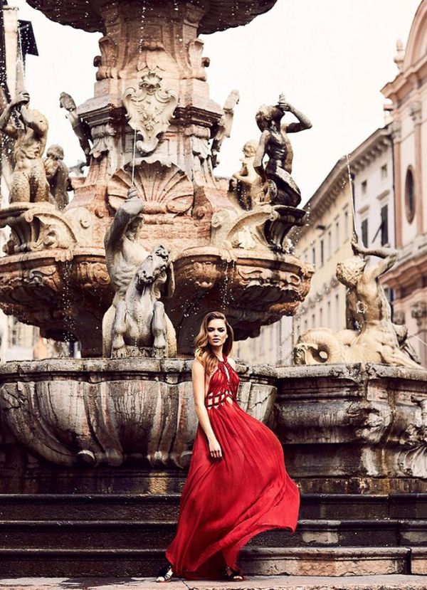 Зо Новак в архитектурной фотосессии для FASHION Magazine Зо Новак в архитектурной фотосессии для FASHION Magazine