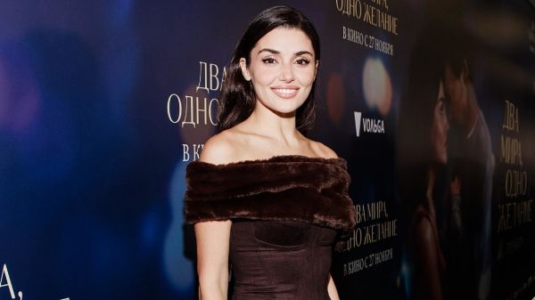 Ханде Эрчел прилетела в Москву и представила фильм «Два мира, одно желание» Ханде Эрчел прилетела в Москву и представила фильм «Два мира, одно желание»