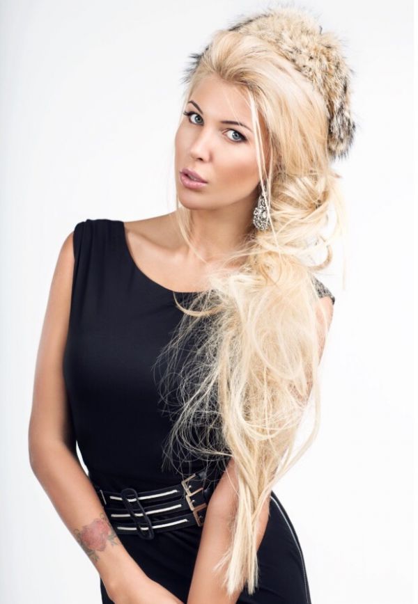 Модель Маргарита Богинская покорила латвийских читателей LOfficiel Модель Маргарита Богинская покорила латвийских читателей LOfficiel