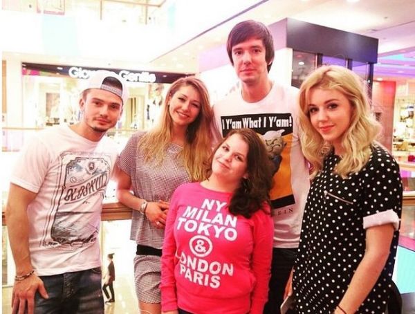 Экс-Ранетка Лера Козлова стала новой солисткой 5sta Family Экс-Ранетка Лера Козлова стала новой солисткой 5sta Family