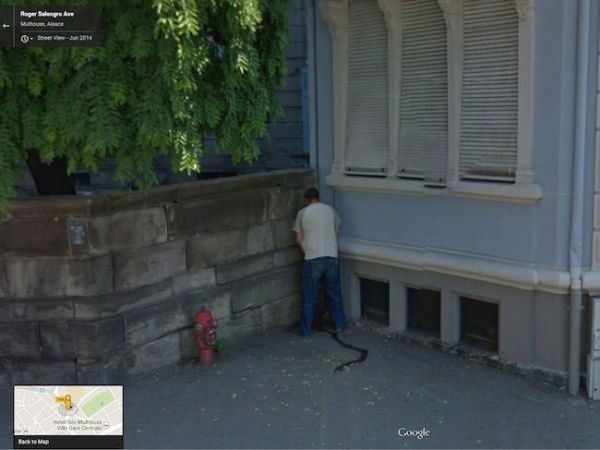 27 самых неожиданных фотографий со спутников. Google-карты раскрывают секреты частной жизни людей. Странные люди на улице. 27 самых неожиданных фотографий со спутников. Google-карты раскрывают секреты частной жизни людей. Странные люди на улице.