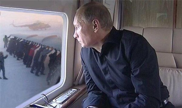 Пассажиры ТУ-134 были вынуждены толкать самолет, примерзший к взлетно-посадочной полосе Пассажиры ТУ-134 были вынуждены толкать самолет, примерзший к взлетно-посадочной полосе