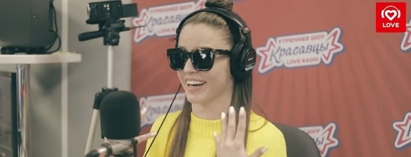 Певица Zivert впервые ответила на вопросы о личной жизни в эфире шоу "Красавцы" LoveRadio