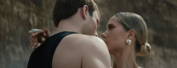 Юля Паршута презентовала яркий клип о любви на песню "Кришна"