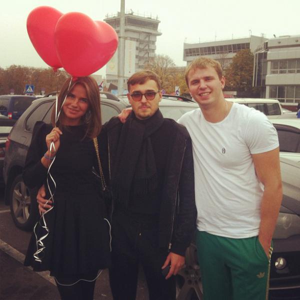 Певица Алекса показала любимого мужчину и постаралась вернуться в тусовку Певица Алекса показала любимого мужчину и постаралась вернуться в тусовку