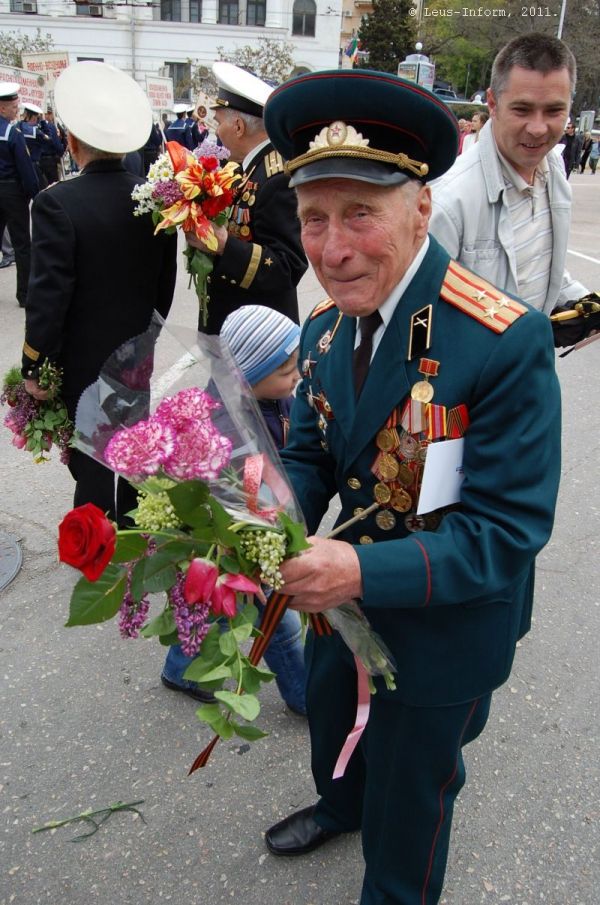 Этот праздник со слезами на глазах...Не стесняйтесь говорить ветеранам Спасибо! Этот праздник со слезами на глазах...Не стесняйтесь говорить ветеранам Спасибо!