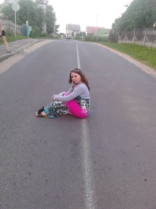 Страшное дело...Зачем эти девушки фотографируются ТАК? Страшное дело...Зачем эти девушки фотографируются ТАК?