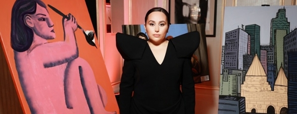 Хатуна Аташян вручила премию Заре и подарила ей свою картину на юбилейной церемонии OK! Awards "Больше чем звезды"