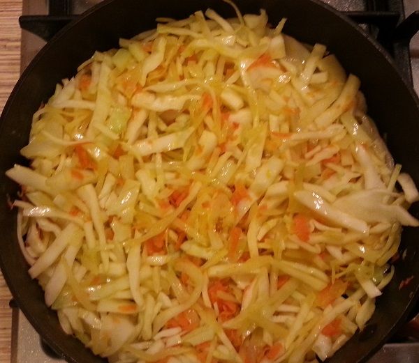 Неправильная, но вкусная солянка или как приготовить капусту с сардельками Неправильная, но вкусная солянка или как приготовить капусту с сардельками