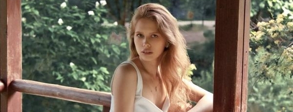 Ведущая и модель Ольга Уланова сделала откровенную фотосессию во время беременности