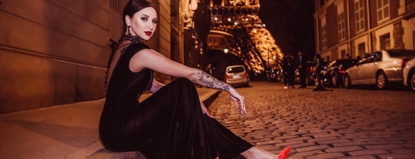 Певица Асти поделилась роскошной фотосессией из Парижа