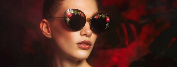 Благодаря Ксении Собчак, очки от Ульяны Сергиенко с вышивкой разлетаются со скоростью света