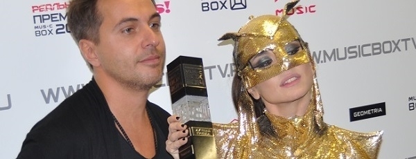 На MusicBox "Винтаж" стали победителями в номинации "Лучшая поп-группа", а Анна Плетнева расцеловала статуэтку