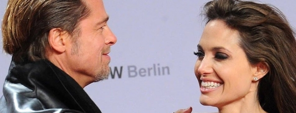Анджелина Джоли отказалась от фамилии мужа и официально развелась с Брэдом Питтом
