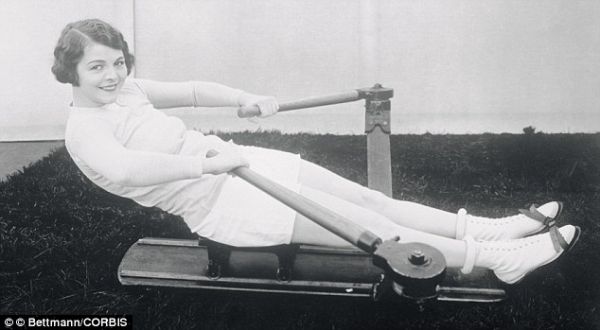Как женщины боролись с целлюлитом 100 лет назад? Как женщины боролись с целлюлитом 100 лет назад?